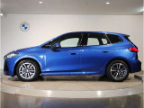 BMWではロングホイールベースの採用をしており、すべての車種に適用され、走行中の安定感の向上されております。また室内空間の広さにも貢献しております。