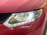【LEDヘッドライト】悪天候や夜間走行時も良好な視界を確保し安心して運転できる高輝度LEDヘッドライトを装備!点灯速度が早く、消費電力も抑えられています。