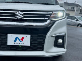 【LEDヘッドライト】悪天候や夜間走行時も良好な視界を確保し安心して運転できる高輝度LEDヘッドライトを装備!点灯速度が早く、消費電力も抑えられています。