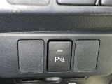 コーナーセンサーを車の前後に装備。障害物までの距離に応じて警告音を変えてお知らせ。縦列駐車時や駐車場・車庫などでの取り回しをサポートします。詳細は販売店スタッフまでおたずねください。