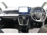 必要な装備を使いやすい位置に配置した機能的な運転席まわり。操作感や車両感覚など、ぜひ運転席に座って確かめてください。