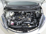 車にとって、とても大切な部分のエンジンルーム。綺麗に清掃済みで安心です。
