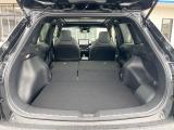積み下ろしのしやすいデッキにはたっぷりと荷物を積み込んでいただけます。遊びから仕事まで、様々なシーンで頼れます♪