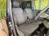 運転席まわりには十分なスペースがあり、大柄な方でもゆったり運転していただける環境です。
