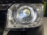 【LEDヘッドライト】悪天候や夜間走行時も良好な視界を確保し安心して運転できる高輝度LEDヘッドライトを装備!点灯速度が早く、消費電力も抑えられています。