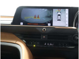 パノラミックビューモニター装備!トップビュー&フロントビュー・車両に取り付けたフロント、サイド、バックカメラの映像を合成して画面上に表示させることで、低速時の運転を補助する装置です。