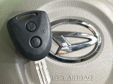【キーレス】少し離れた場所からでもボタン一つでドアの開錠・施錠ができるのでとっても便利!ドアの鍵穴周りに傷をつけることもありません♪