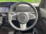 インテリアに合わせたデザインのステアリングは、運転される方のことも考え、運転しやすい形状、大きさです。是非一度、実際に触ってお確かめください。