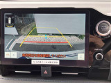 【バックモニター】バックカメラが装着されています。車庫入れが苦手な方もこれがあれば安心ですね