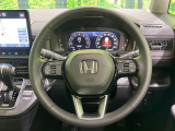 【純正革巻きステアリング】上質な革を使用することで、手にしっかり馴染みとても運転しやすいハンドルです♪