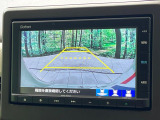 【バックカメラ】駐車時に後方がリアルタイム映像で確認できます。大型商業施設や立体駐車場での駐車時や、夜間のバック時に大活躍!運転スキルに関わらず、今や必須となった装備のひとつです!