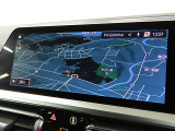 BMW iDriveナビゲーションシステム。ワイドで視認性に優れたスクリーン。