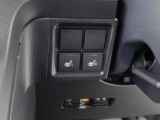 納車前に12ヶ月点検・エンジンオイル交換・ バッテリー交換・ワイパーゴム交換・キーレス、キーフリーの電池交換を実施しております。ダイハツの整備士がきっちりと点検したお車をお届けいたします!