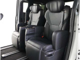 ゆとりある広々とした車内空間は、ドライブを始め買い物やレジャーなど、幅広く活躍します。一人でもみんなとでもお出かけを楽しみましょう!