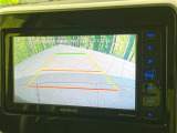 【バックカメラ】駐車時に後方がリアルタイム映像で確認できます。大型商業施設や立体駐車場での駐車時や、夜間のバック時に大活躍!運転スキルに関わらず、今や必須となった装備のひとつです!