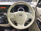 インテリアに合わせたデザインのステアリングは、運転される方のことも考え、運転しやすい形状、大きさです。是非一度、実際に触ってお確かめください。