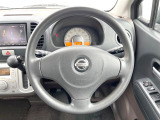 インテリアに合わせたデザインのステアリングは、運転される方のことも考え、運転しやすい形状、大きさです。是非一度、実際に触ってお確かめください。