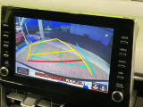 【バックカメラ】駐車時に後方がリアルタイム映像で確認できます。大型商業施設や立体駐車場での駐車時や、夜間のバック時に大活躍!運転スキルに関わらず、今や必須となった装備のひとつです!