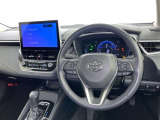 運転席まわりです。 各操作スイッチは使いやすい位置に配置されてます。