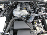 ロードスターのために専用設計されたSKYACTIV-G 1.5Lエンジン搭載。全てを「使い切る」ことを前提として開発されたエンジンです。クイックな反応とやる気にさせてくれるサウンドをご体感ください。