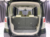 普段のお買い物や通勤、送迎等に十分な荷室スペースを確保しております。セカンドシートを倒すと、大きな荷物の積載も可能です♪