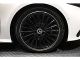 メルセデスの認定中古車「サーティファイドカー」では、万一お車が故障した場合も、ご購入後1年間もしくは2年間※は走行距離にかかわらずメルセデス・ベンツ正規サービスネットワークで無料修理いたします