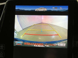 バックギアに入れると、このように後方が映し出されます!駐車の際とても安心!便利!最終確認はご自身の目と耳で必ず行ってください!