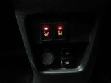 【シートヒーター】は運転席&助手席に。スイッチONですぐに暖まり、冬の寒い日に頼もしい装備のひとつ☆