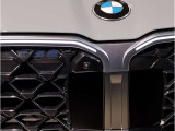 【キドニーグリル】BMWは約90年もの間、ほぼ全ての車両にひと目でBMWだと分かるこの特徴的なフロントグリルが備えられ、デザイン・アイコンとして親しまれてきました。