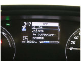 レーンディパーチャーアラートとは車線または走路からの逸脱の可能性を警告すると共に、車線または走路からの逸脱を避けるためのハンドル操作の一部を支援する機能です。詳細は販売店スタッフまでおたずねください。