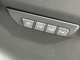 【メモリー機能付きパワーシート】ドライバーごとに設定したシート位置を記憶して、ボタン一つで切り替えできる便利な機能!運転する方が複数名いらっしゃるご家庭におすすめです♪