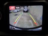 リバースポジションにシフトすると自動的にカメラが作動、モニター画面に後方の視界が映し出される、安心のバックカメラを装備。