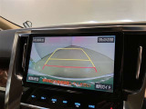 バックガイドモニターで、後方を確認しながら安心して駐車することができます。運転初心者も熟練者も必須の機能ですよ!