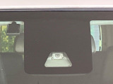 【プリクラッシュセーフティ】前方の車両等を検知し、衝突しそうな時は警報で注意を促し、ブレーキを踏む力をサポート。ブレーキを踏めなかった場合は衝突被害軽減ブレーキが作動、衝突回避をサポートします。