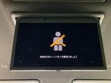 【14型有機ELフリップダウン】三列目からでも迫力のエンタメが観れる大画面フリップダウン。有機ELのモニターでは、一般的なフリップダウンよりも高コントラストでキレイな映像を楽しめます。