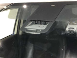 【衝突被害軽減ブレーキ】前方の車両や横断する歩行者などを検知した時、衝突回避や被害軽減をサポートします。