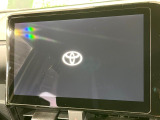 【10.5インチナビ】高級感とインパクトのある大画面ナビを装備。各種オーディオ操作はもちろん、スマホ連携もできる利便性の高いナビです♪