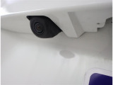 バックカメラが付いているので後方確認が非常にしやすいです。今や運転初心者も熟練者も必須装備!ついていて損はないですね♪