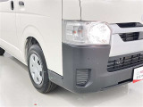 明るいライトが夜道を明るく照らしてくれます。 運転する上で、道路状況をいかに早く認識できるか重要なポイントです。 白色光が暗い道も明るく照らしてくれますよ。