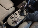 ミニ独特のゴーカートフィーリングと呼ばれる軽快なハンドリングはAT車、MT車のどちらでも楽しめます。