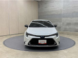 お車購入のポイントとなるフロントマスクです!シャープな目つきが印象的なデザインのヘッドランプです。