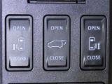 両側電動スライドドアを装備しております。