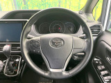 【純正革巻きステアリング】上質な革を使用することで、手にしっかり馴染みとても運転しやすいハンドルです♪
