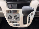 スポーツシフトに入れてマニュアル車感覚の走行が出来ます。山道走行や高速道路の走行に大活躍です★