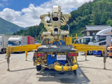 アウトリガーを張り出した状態です。