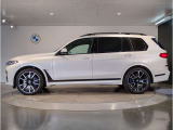 BMWではロングホイールベースの採用をしており、すべての車種に適用され、走行中の安定感の向上されております。また室内空間の広さにも貢献しております。