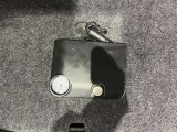 タイヤ空気重充填用車載エアーコンプレッサー装備。