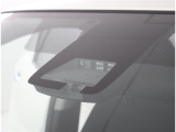 サポカーSとは、衝突被害軽減ブレーキに加えて、高齢者に多いと言われている踏み間違い事故防止をサポートする機能です。詳しくは販売店スタッフまでおたずねください。