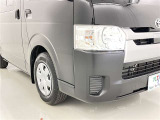 明るいライトが夜道を明るく照らしてくれます。 運転する上で、道路状況をいかに早く認識できるか重要なポイントです。 白色光が暗い道も明るく照らしてくれますよ。