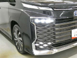 LEDヘッドライトです。デザイン性がよくとても明るいので、夜間の走行や悪天候でも安心です。しかも長寿命!